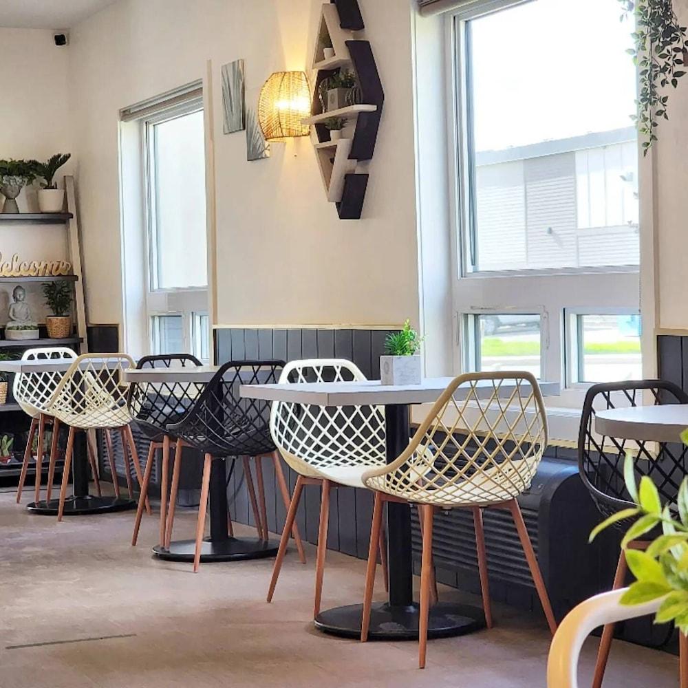 Home Inn & Suites Regina Airport Zewnętrze zdjęcie